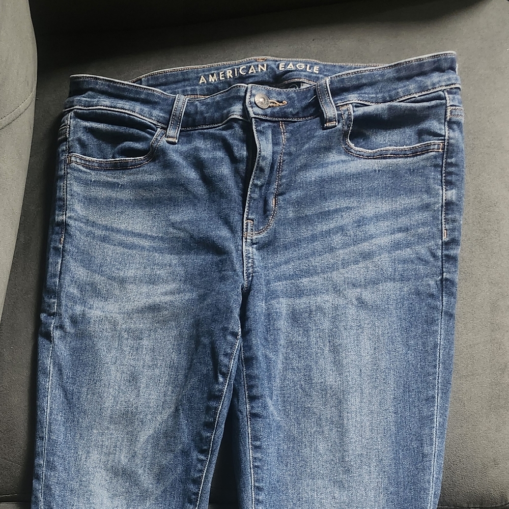 American Eagle Outfitters Skinny Jegging Light Wash Size 8 Button Pocket